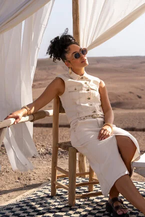 model met kleding die verkocht word bij gustastore